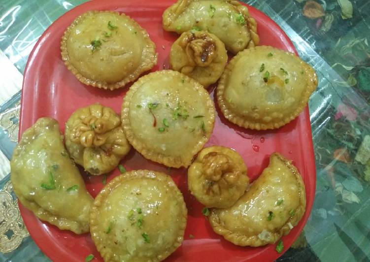 Simple Way to Make Favorite Sweet potli,gujiya, Chandrakala