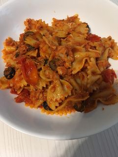 Paradicsomos-tonhalas tészta recept fotója