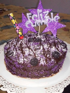 Una foto de - Torta de chocolate con ganache y dulce de leche ❣ -