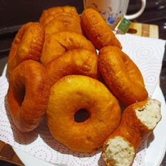 A picture of Coconuts doughnuts.