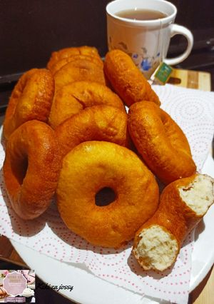 A picture of Coconuts doughnuts.