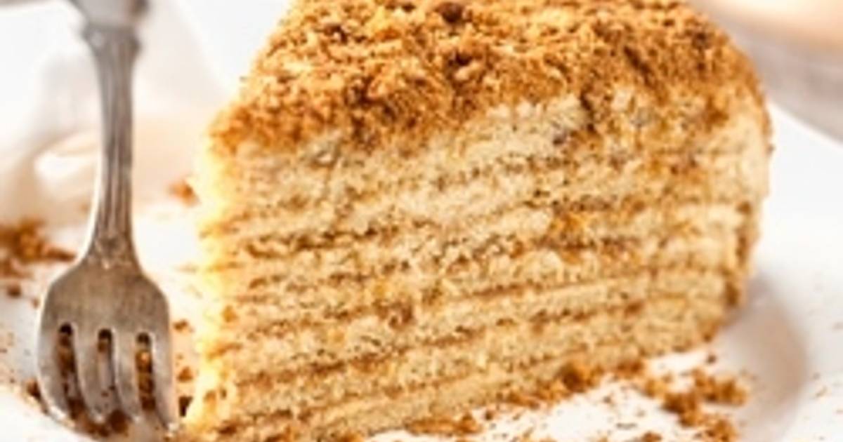 Медовик сгущенным кремом. Медовик со сметанным кремом. Торт медовик с прослойкой. Медовик с заварным кремом. Тортик медовик со сгущенкой.