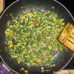 A picture of Persian Sauteed Spinach with garlic yogurt dip (بورانی اسفناج با ماست سیر دار).