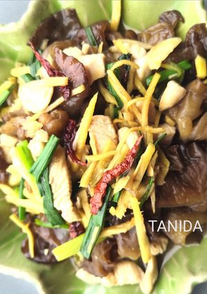 รูปของ อกไก่ผัดขิง​ เกือบคลีน
