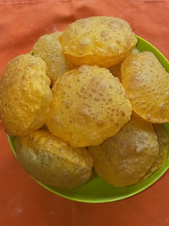 મસાલા પૂરી (Masala Poori Recipe In Gujarati) રેસીપી મુખ્ય ફોટો