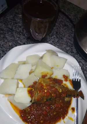 A picture of Boiled yam n sauce with tamarind drink.