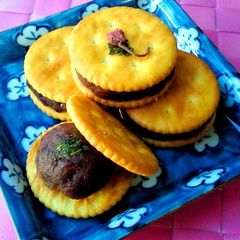 A picture of Monaka-style Adzuki Bean Cracker Sandwiches With the Aroma of Pickled Plums and Shiso Leaves.