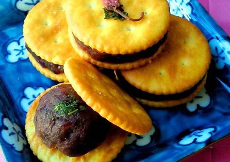 Recipe of Quick Monaka-style Adzuki Bean Cracker Sandwiches With the Aroma of Pickled Plums and Shiso Leaves
