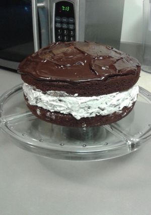 A picture of Oreo Cookie Birthday Cake.