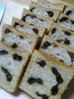 A picture of Fluffy and Crisp Whole Wheat Rum Raisin Bread.