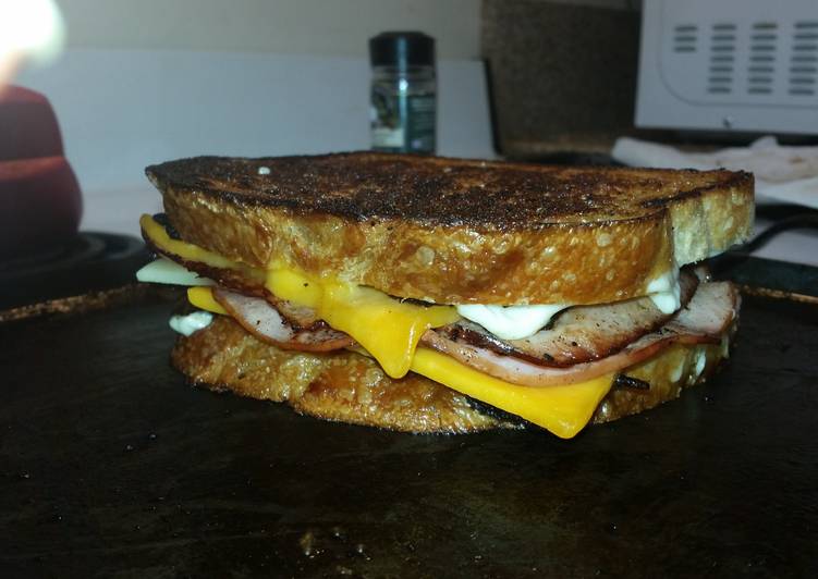 Ultimate Grilled ham and cheese sandwich with Bacon