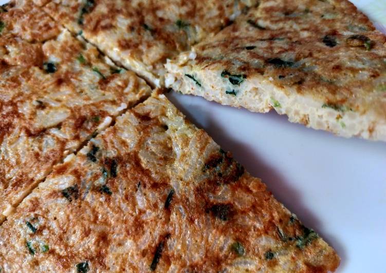 Egg 🥚 and rice omellete/breakfast recipe