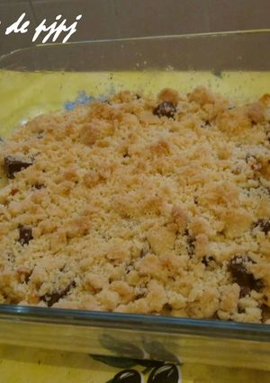 A picture of French-Style Chocolate Apple Crumble.