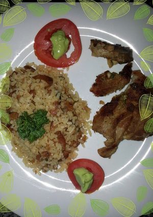 A picture of Arroz con coco y camarones secos.