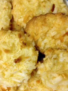 A picture of Pina Colada Macaroons.