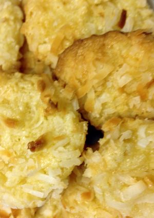 A picture of Pina Colada Macaroons.