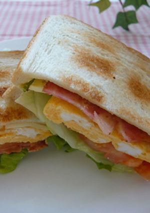 A picture of Everyone's Favorite BLT Sandwich.