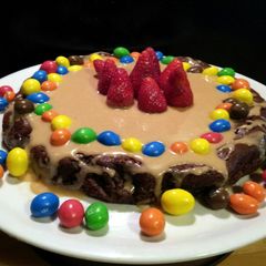 A picture of AMIEs Peanut Butter Brownies Cake.