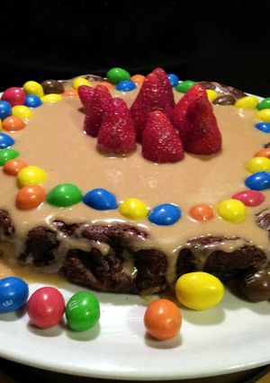 A picture of AMIEs Peanut Butter Brownies Cake.