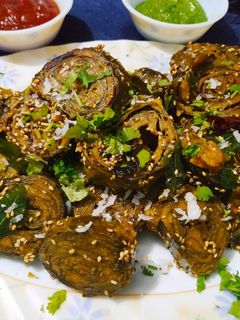 અળવી નાં પાત્રા (Patra recipe in Gujarati) રેસીપી મુખ્ય ફોટો