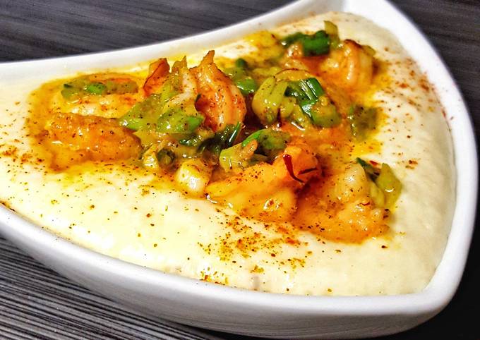 Shrimp and Creamy Queso Grits