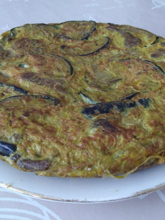Una foto de Tortilla de berenjena y setas