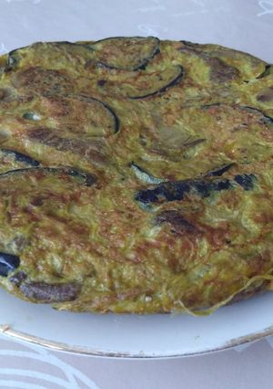 Una foto de Tortilla de berenjena y setas
