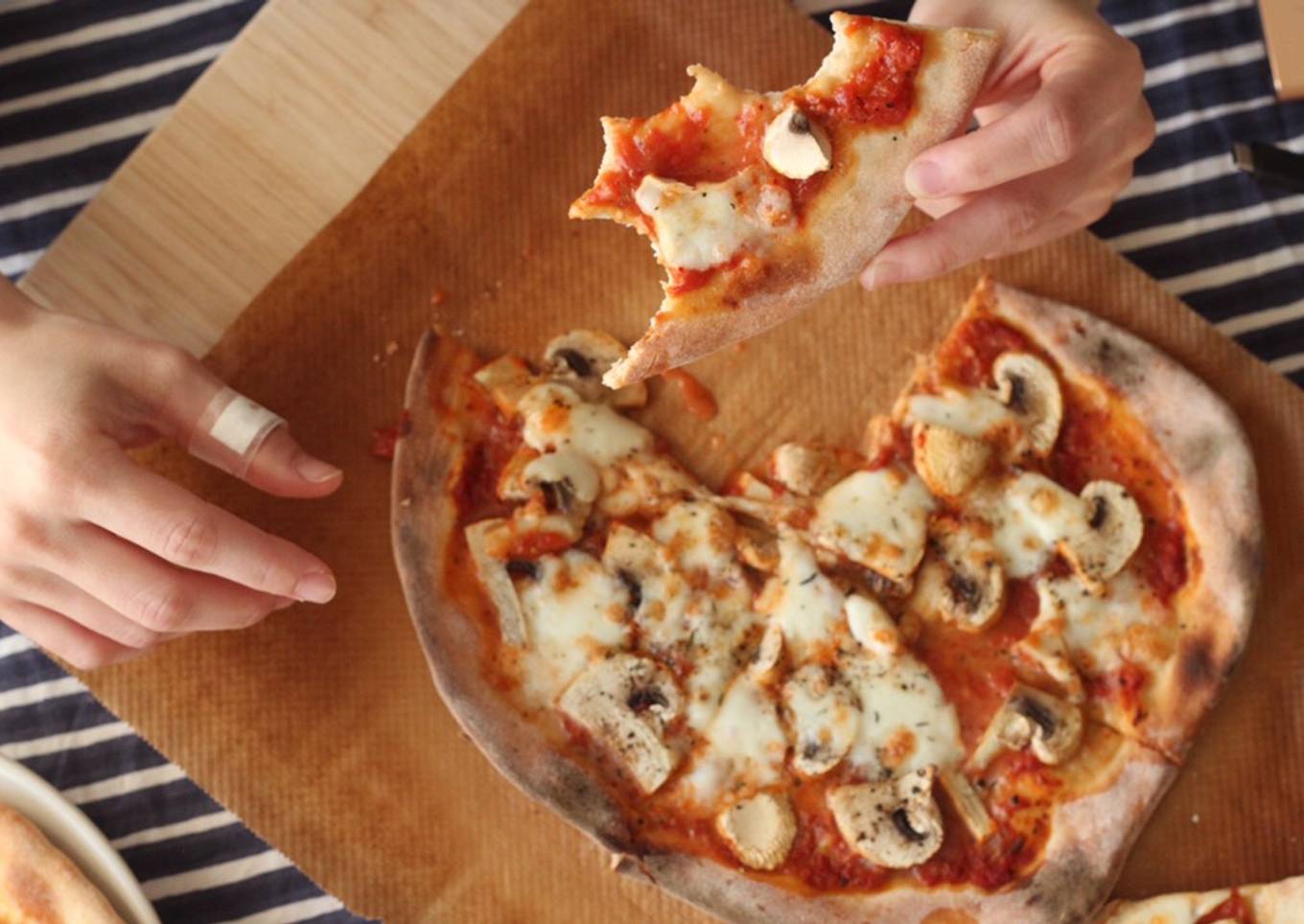 Basic pizza dough