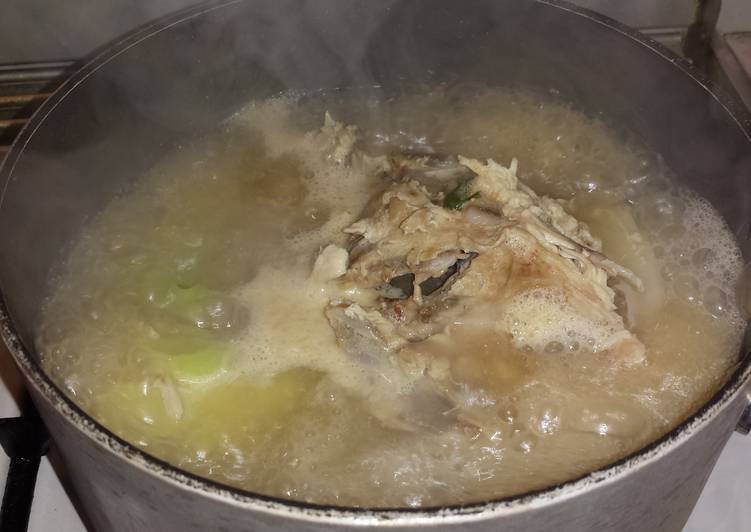 Simple Way to Make Super Quick Homemade Chicken Broth