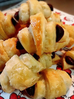 A picture of Mini Chocolate Croissants with Frozen Puff Pastry.