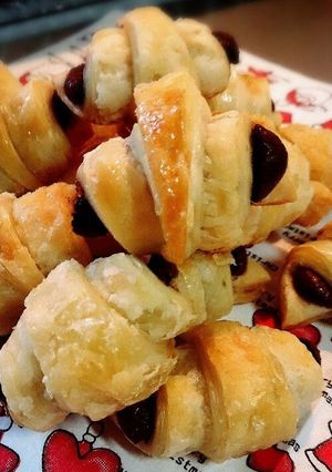 A picture of Mini Chocolate Croissants with Frozen Puff Pastry.