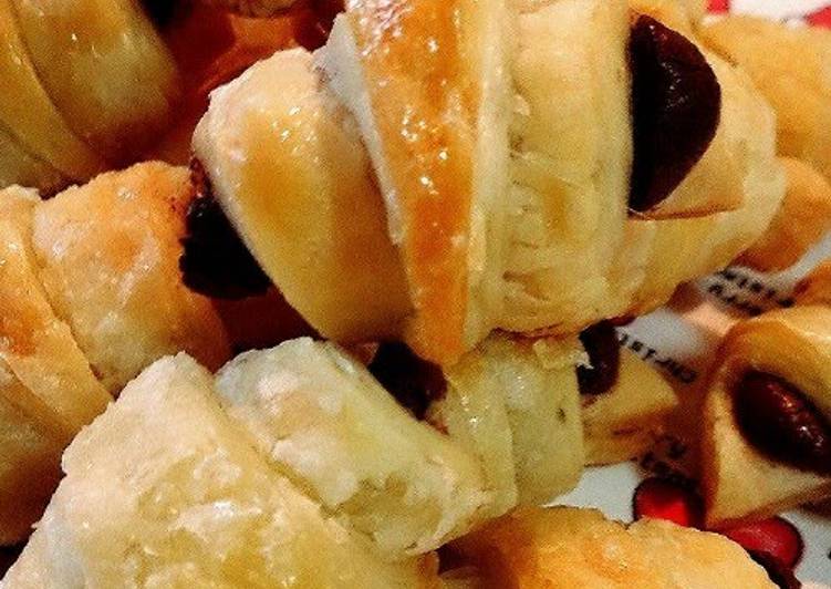 Recipe of Super Quick Homemade Mini Chocolate Croissants with Frozen Puff Pastry