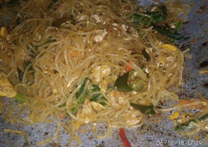 Bagaimana Membuat Soun goreng cabe ijo Anti Gagal