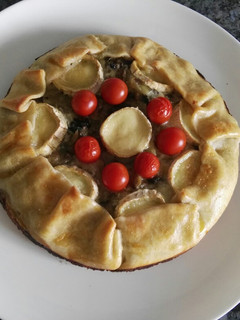 Una foto de Galette de champiñones y queso de cabra