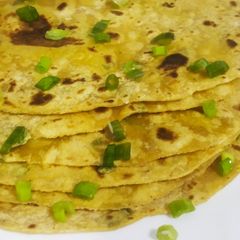A picture of Spring onion paratha.