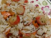 Una foto de arroz con palito de cangrejo