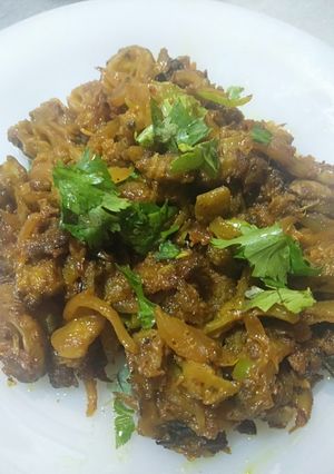 A picture of Karela Pyaz.