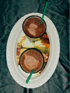 चॉकलेट कोल्ड कॉफी (Chocolate cold coffee recipe in Hindi) रेसिपी मुख्य फोटो