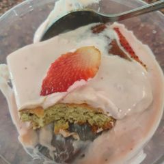 A picture of Strawberry keto cake.