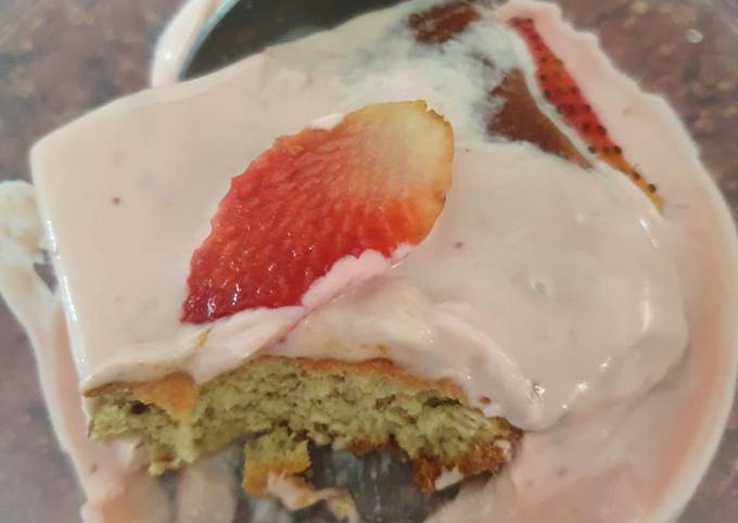 Strawberry keto cake