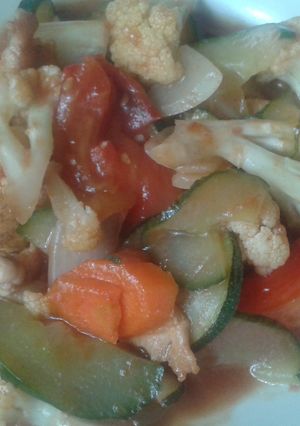 A picture of Jari​ thai style sweet and sour chicken.