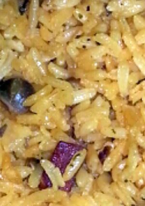 A picture of Arroz con Gandules / Rice w Pigeon Peas.