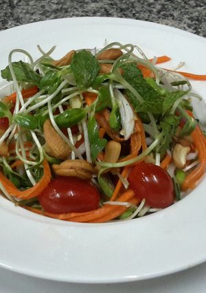 A picture of Kanya's Sunflower Sprouts Salad.