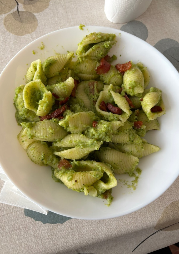 Una foto de Pasta con salsa de brócoli y guanchale