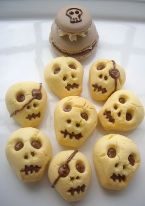 A picture of 3D Skull Cookies for Halloween.