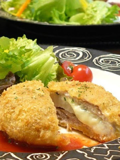 A picture of Rolled Pork Cutlets with Sweet Onion.