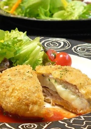 A picture of Rolled Pork Cutlets with Sweet Onion.