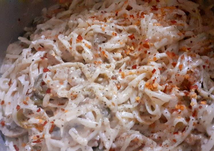 Recipe of Quick Chicken mushroom noodles in white sauce