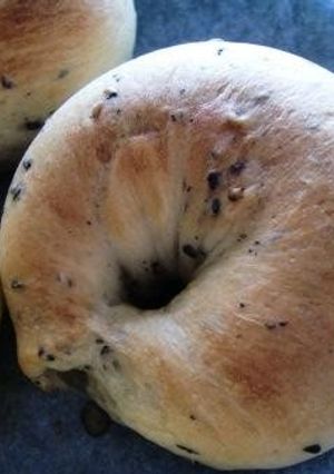 A picture of Black Sesame Seed Bagels.