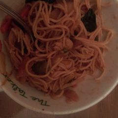A picture of Mandys sirracha chicken noodle.